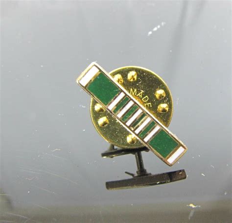 us military medal lapel pins.